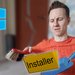 Владимир Белев с щеткой, совком в руках очищает папку Installer в Windows.