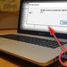 USB флешка подключена к ноутбуку. На экране отображается ошибка: вставьте диск в устройство USB Flash.